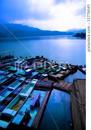 Lake reservoir boat blue 31776045