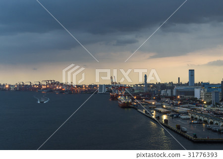 Shinagawa pier in the evening 31776393