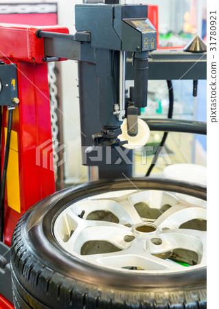 Pneumatic machine for tire service, removing tyre 31780921