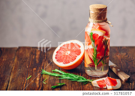 Cleansing Water with Grapefruit and Rosemary. Cleansing Water with Grapefruit and Rosemary. 31781057