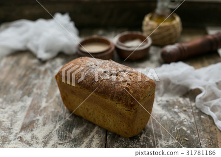 Close up view of fresh brown crispy loaf of bread 31781186