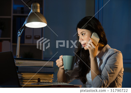 asian business woman talk on smartphone asian business woman talk on smartphone 31790722