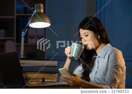 asian business woman talk on smartphone asian business woman talk on smartphone 31790723