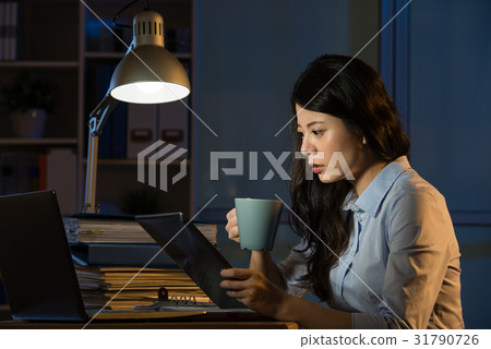 asian business woman use digital tablet working asian business woman use digital tablet working 31790726