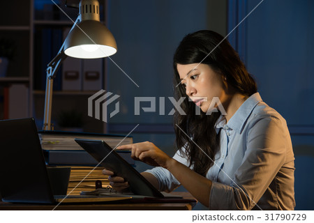 asian business woman use digital tablet working asian business woman use digital tablet working 31790729