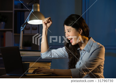 asian business woman happy got success idea asian business woman happy got success idea 31790730