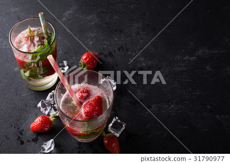 Strawberry martini cocktail Strawberry martini cocktail 31790977