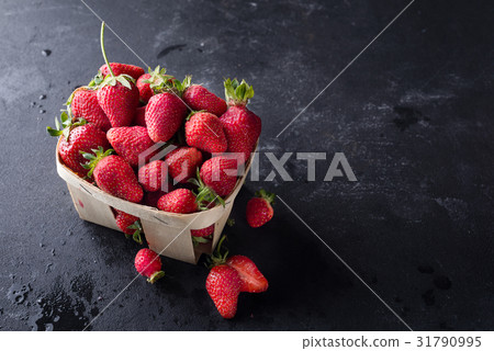 Fresh strawberries in a wooden crate Fresh strawberries in a wooden crate 31790995