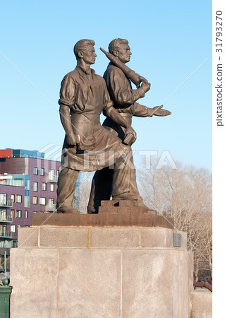 Sculpture of working on the bridge in Vilnius Sculpture of working on the bridge in Vilnius 31793270