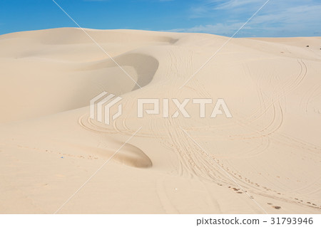 white sand dune desert in Mui Ne, Vietnam white sand dune desert in Mui Ne, Vietnam 31793946