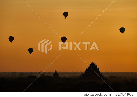 sunrise with many hot air balloons above Bagan sunrise with many hot air balloons above Bagan 31794903