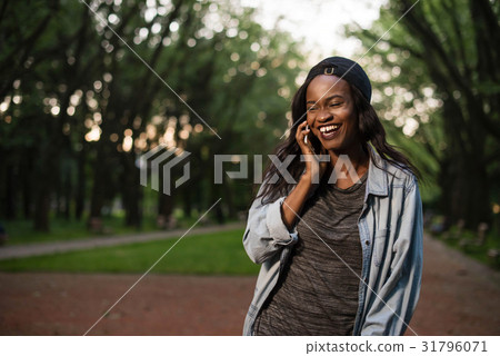 Attractive young black woman talking on her phone 31796071
