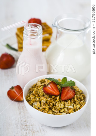 Granola with strawberry, milk and smoothies 31796606