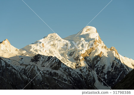 Top of Himalayan range, covered by snow. India Top of Himalayan range, covered by snow. India 31798386