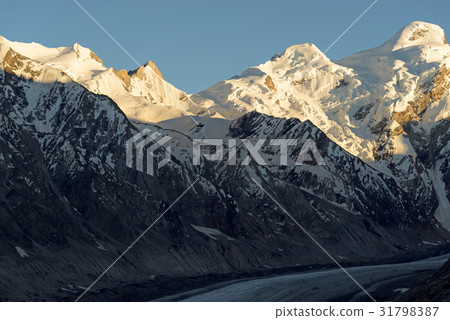 Sunset at Drang-Drung Glacier with maximum length  31798387