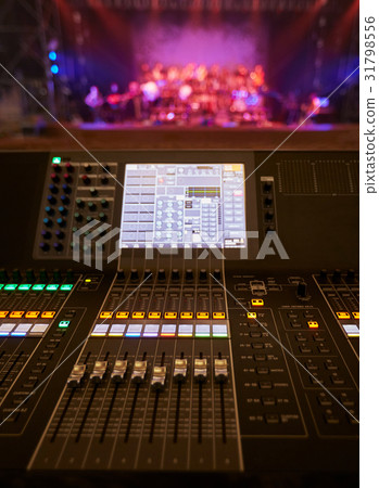 Remote control of light stage devices. 31798556