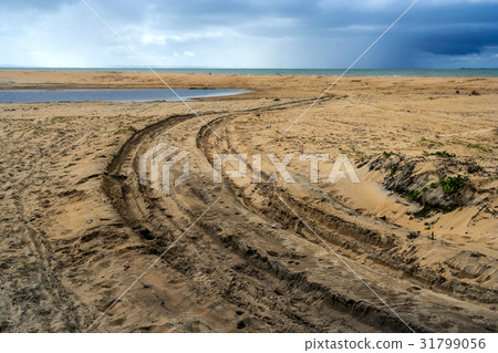 Beach road in northern Madagascar 31799056