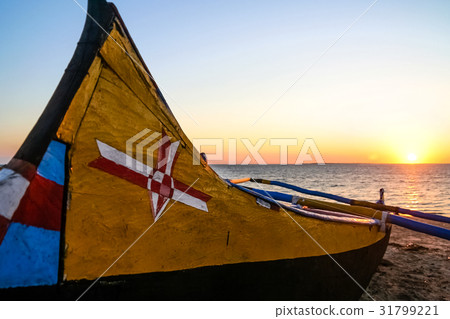 Pirogue at sunset 31799221