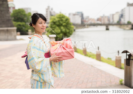 A woman holding a gifts item A woman holding a gifts item 31802002
