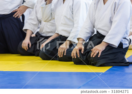 People in kimono and hakama sitting on tatami on People in kimono and hakama sitting on tatami on 31804271