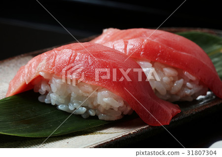 Tuna sushi sushi Tuna sushi sushi 31807304