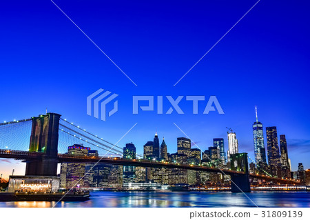 Night view of Brooklyn Bridge and New York Night view of Brooklyn Bridge and New York 31809139