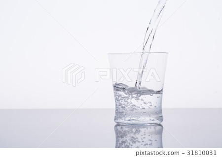 Pour water 31810031