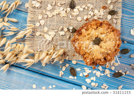 Oatmeal cookies with ingredients for baking 31811155