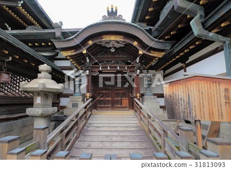 Osaka Tenmangu Shrine West gate 31813093