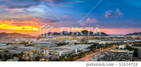 oil refinery, pethochemical industry and warehouse oil refinery, pethochemical industry and warehouse 31814728