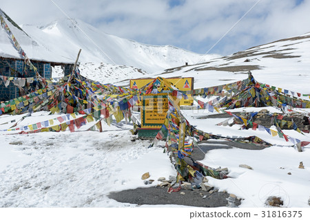 Tanglangla pass with snow peak Tanglangla pass with snow peak 31816375