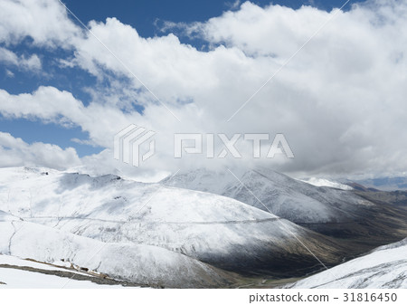 High altitude curve road with Himalayan snow  31816450