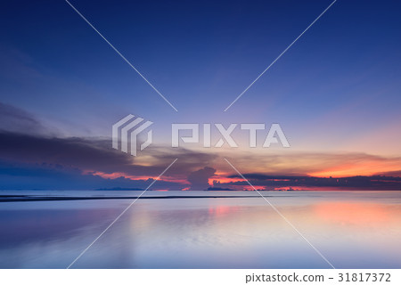 Long exposure dramatic tropical sea and sky sunset Long exposure dramatic tropical sea and sky sunset 31817372