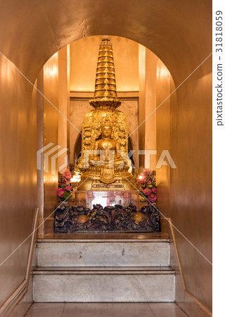 Wat Saket(金黃小山)菩薩雕像在曼谷,泰國 Wat Saket(金黃小山)菩薩雕像在曼谷,泰國 31818059