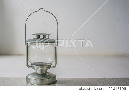 Vintage kerosene oil lantern lamp. 31818106