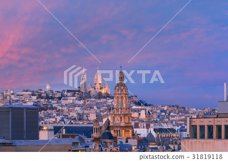 Sacre-Coeur Basilica at sunset in Paris, France Sacre-Coeur Basilica at sunset in Paris, France 31819118