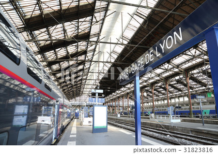 Paris, Rion Station 31823816