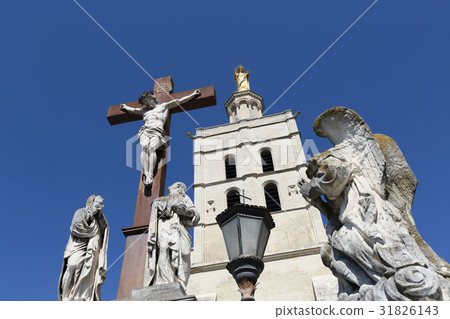 在法國南部的街道上，阿維尼翁 31826143