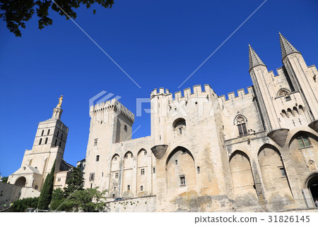 在法國南部的街道上，阿維尼翁 31826145