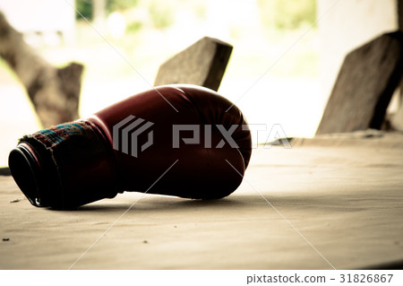 Old red boxing gloves on canvas Old red boxing gloves on canvas 31826867