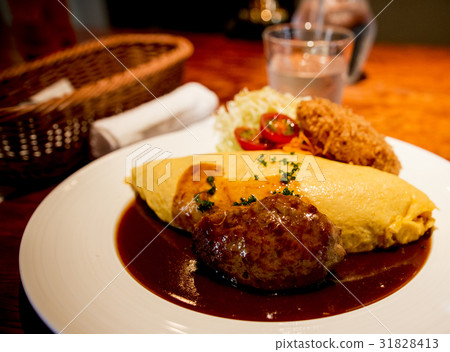 Cafe lunch omelette and hamburger steak 31828413