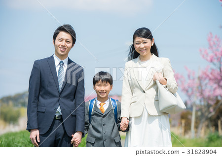Entrance ceremony family holding hands Entrance ceremony family holding hands 31828904