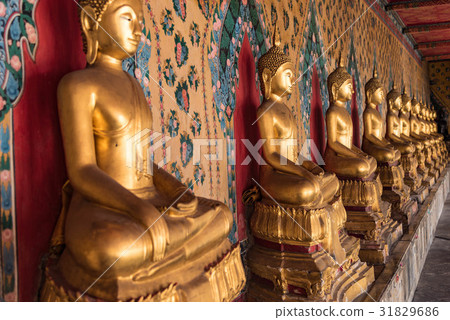 黎明寺Akatsuki寺廟菩薩雕像在曼谷，泰國 31829686