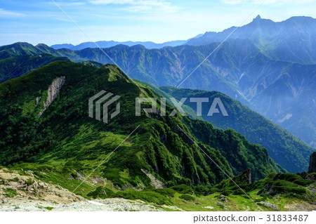 Chichibuairi and Yumigatake viewed from the Dōtendake-dake ridgeline 31833487