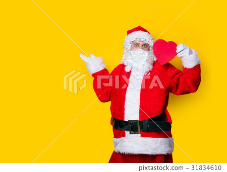Santa Claus holding heart shape gift Santa Claus holding heart shape gift 31834610