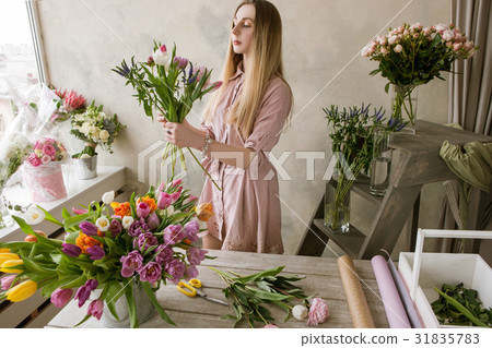 Professional florist decorator in flower shop 31835783