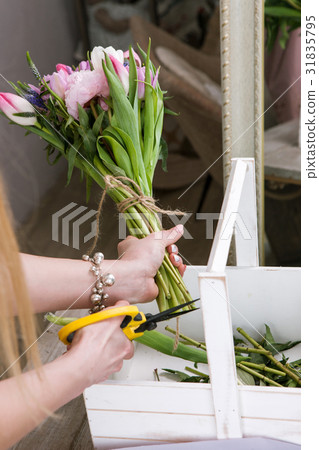 Woman making tulip bouquet top view Woman making tulip bouquet top view 31835795