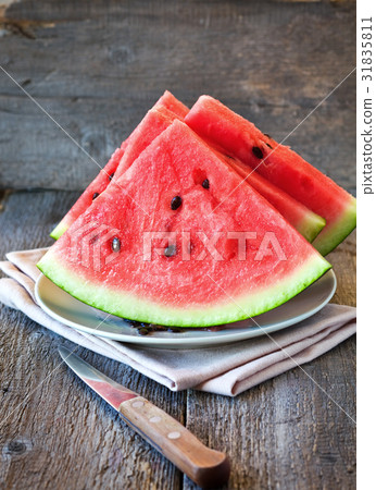 slices of watermelon 31835811