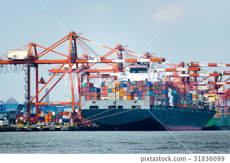 Gantry crane and container ship 31836099