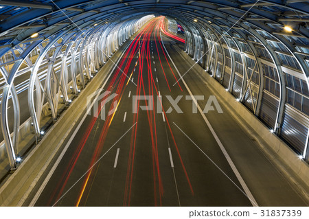Car traffic on high-speed road, long exposure 31837339